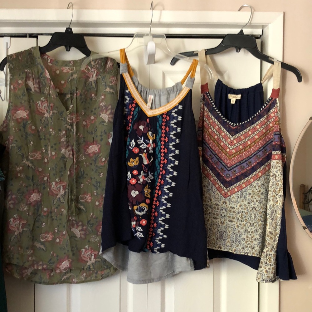 Sleeveless tops